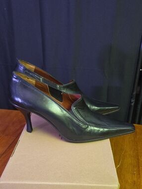 Donald J. Pliner Black Pointed-Toe Slip-On Kitten Heels